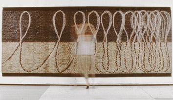Set Going 1990 (240 x 600 cm.). Plastlaminat, uld, silke og hør. Modtog Outstanding Award for billedet i Kyoto. 